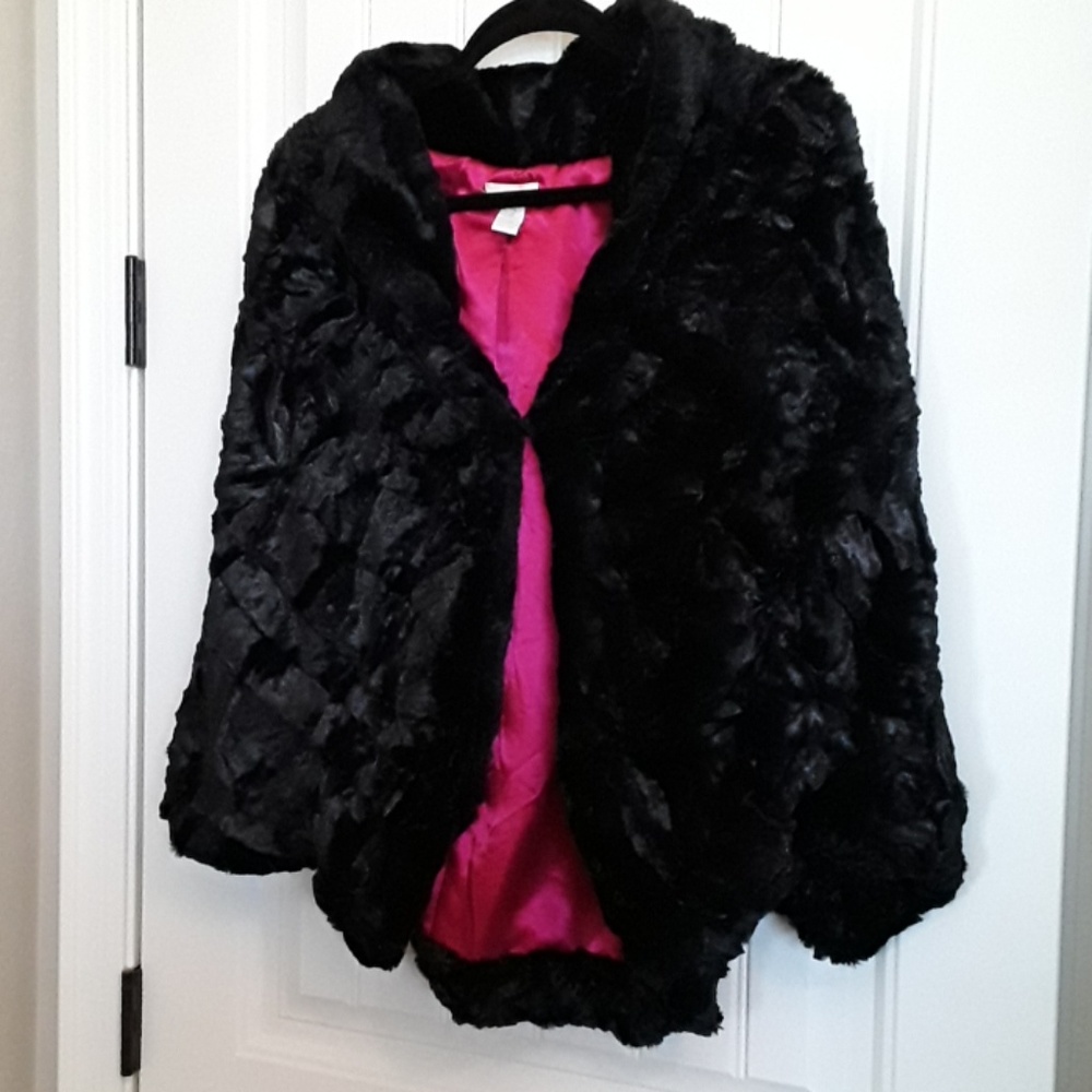 Capelet with Dolman Sleeves